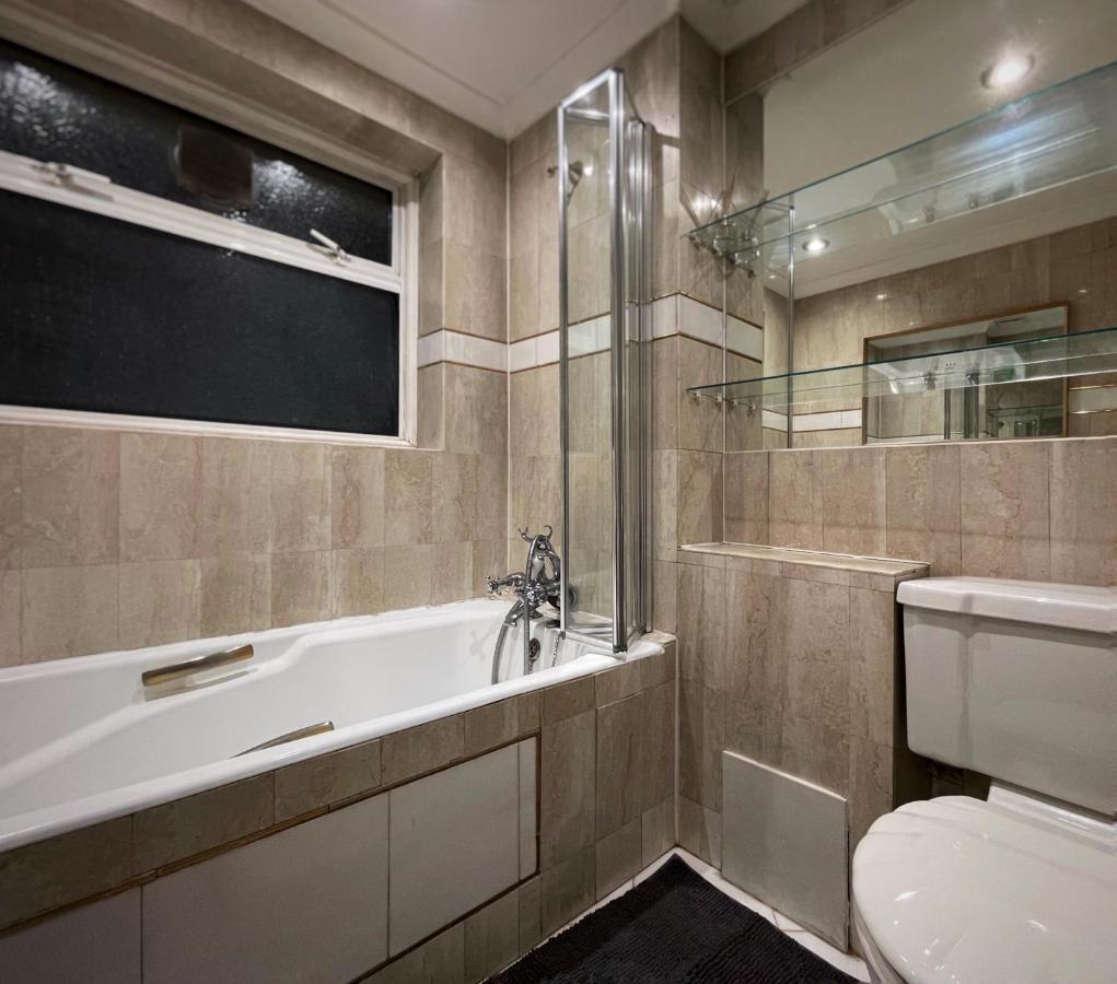 Vintage 3 Bedroom House Near Catford - 1 Double Bed, 3 Single Beds, Max 5 People Apartamento *